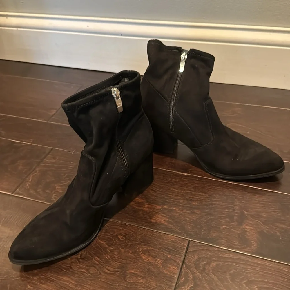 Marc fisher velour ankle booties 8.5 EUC
